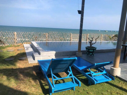 Villa 4 PN - Giáp biển gần nova
